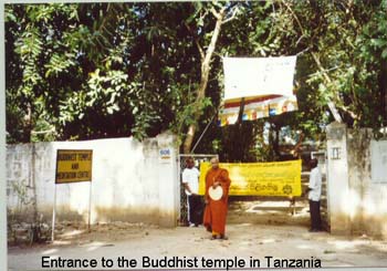 2003.01.30 welcoming to Buddhist temple after received cerficate of The chief monk for the Afric3.jpg